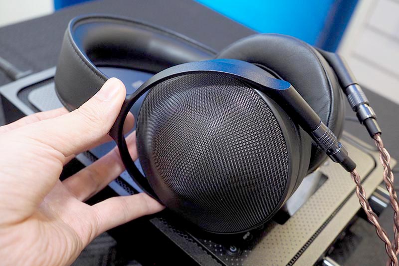 ソニー最上位ヘッドフォン「Z1R」は、なぜメイドイン大分? 現場で職人