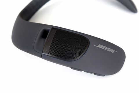 BOSEとソニーの首かけスピーカー、テレビか音楽で選び方が違う | ASCII
