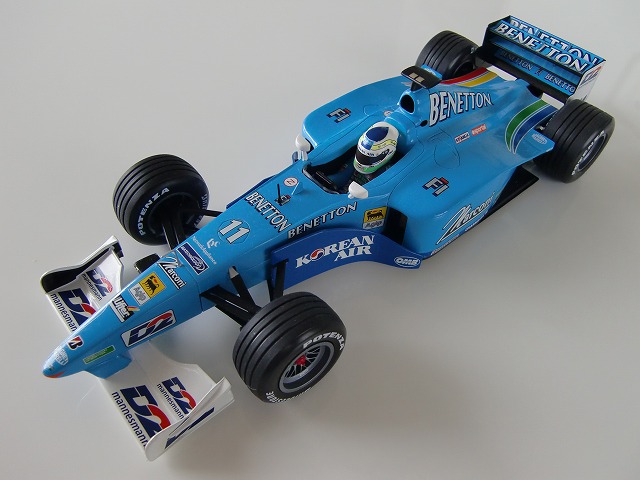Hot Wheels ルノー F1 R25 ジャンカルロ・フィジケラ 1/18