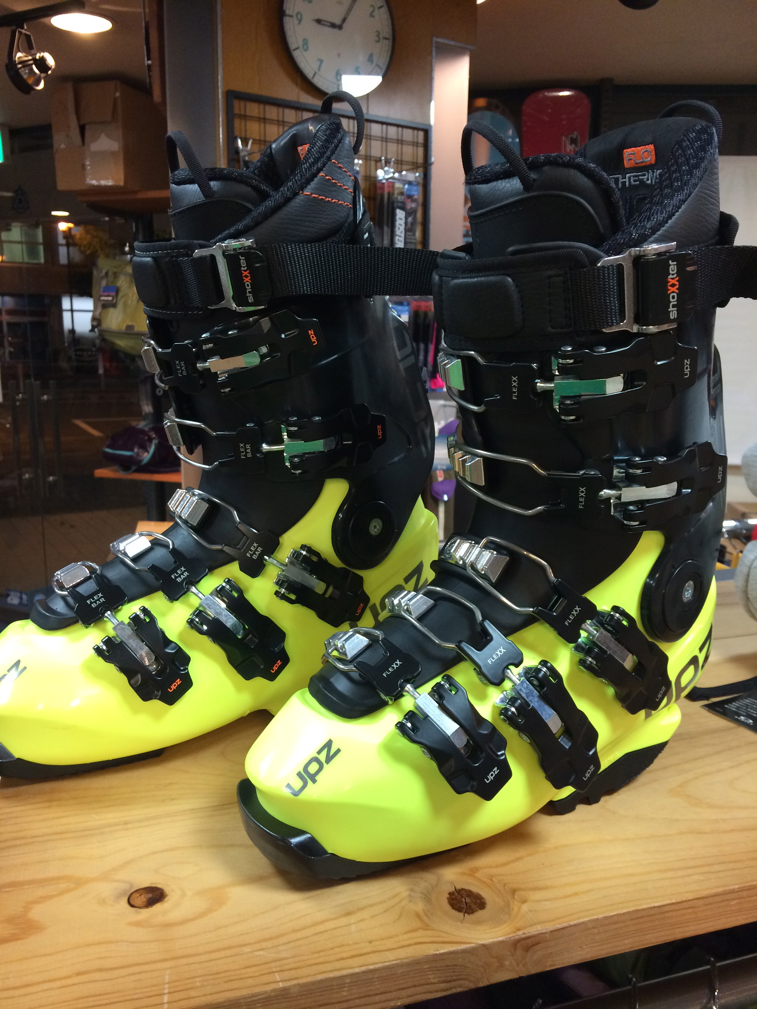 16-'17 UPZ RC-10がとりあえず1足入荷です！！ | Yan-Jam SNOW BLOG