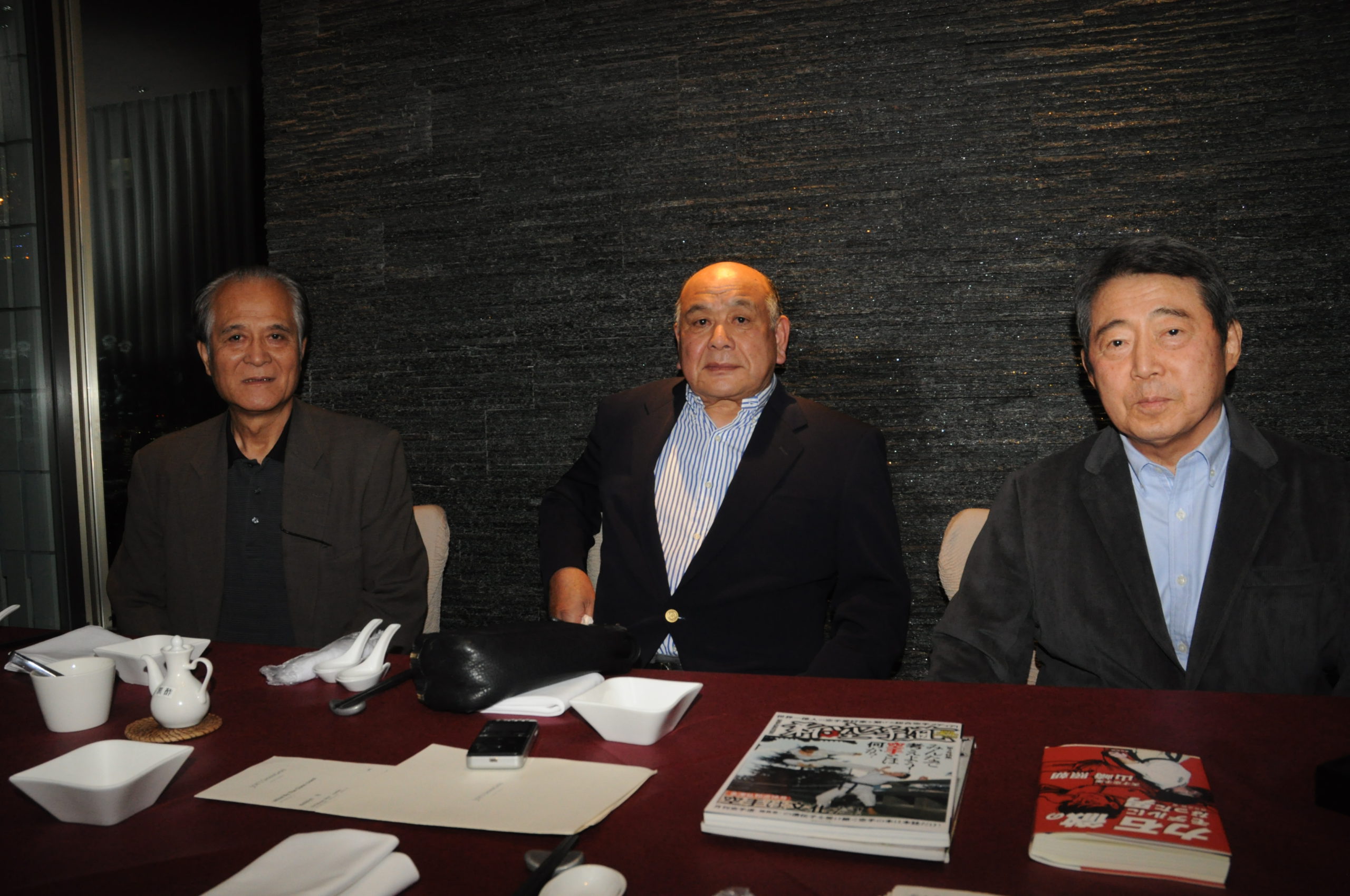 2020.12.26 山崎照朝先生×佐藤勝昭先生×東塾長の鼎談速報が掲載された