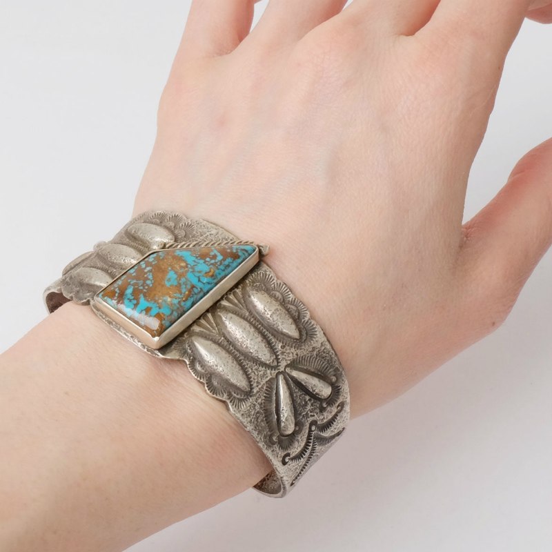 149mm ナバホ族 トゥファキャスト キングマン バングル｜マライカ公式通販