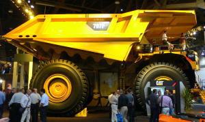 現代の超大型ダンプ