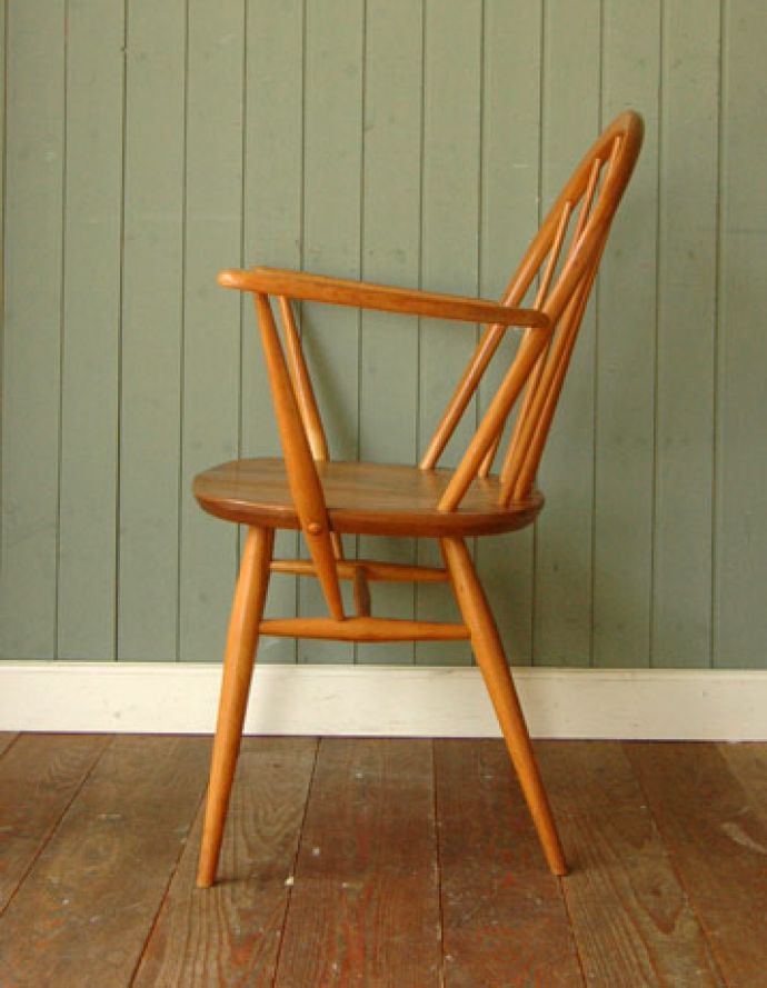 肘掛付きのシンプルな椅子、アンティーク アーコール フープバック