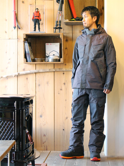 BURTON THIRTEEN（バートン サーティーン）のハードシェル ライン