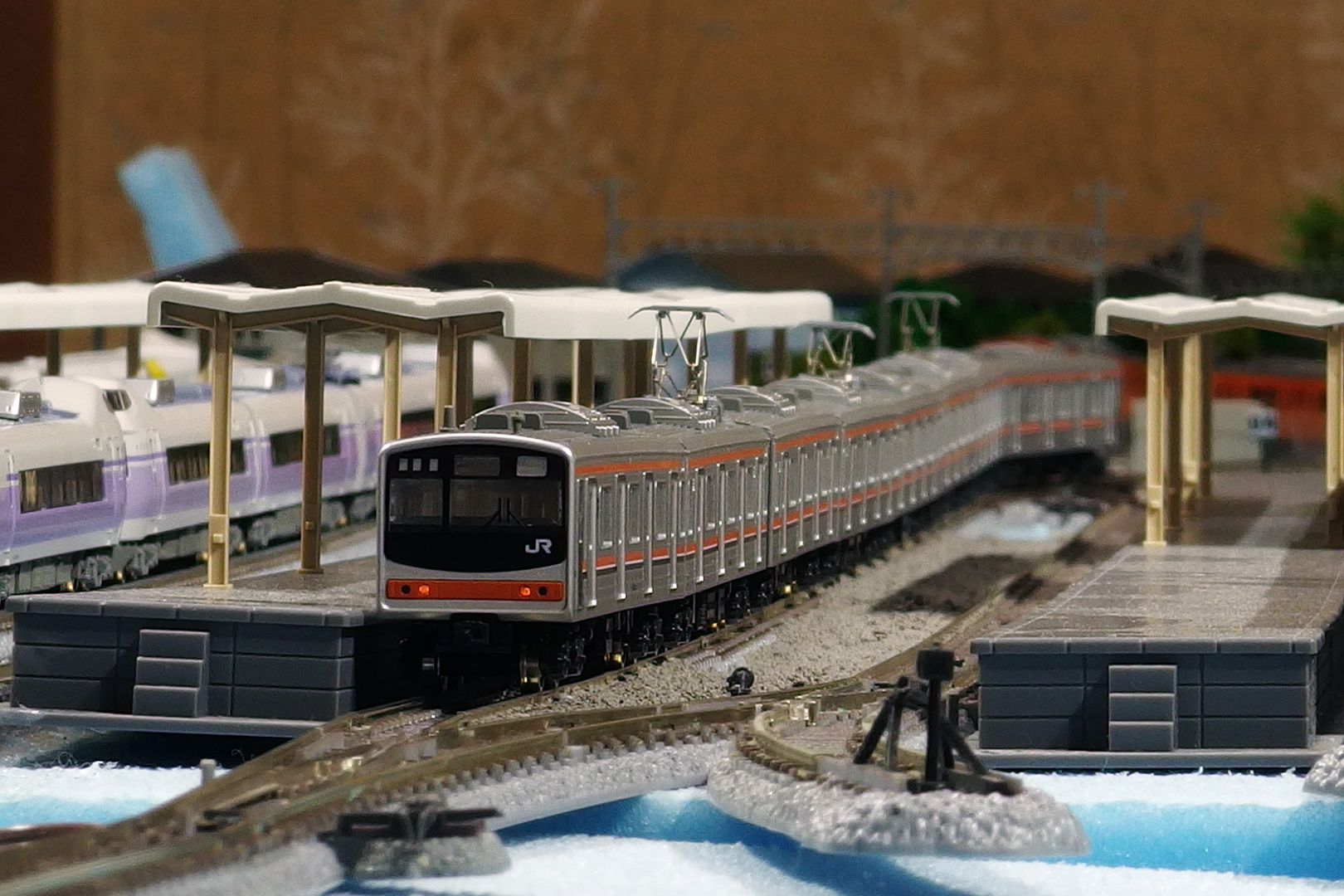 KATO 10-446 205系 武蔵野線色 8両セット 入線: Nゲージ立川駅