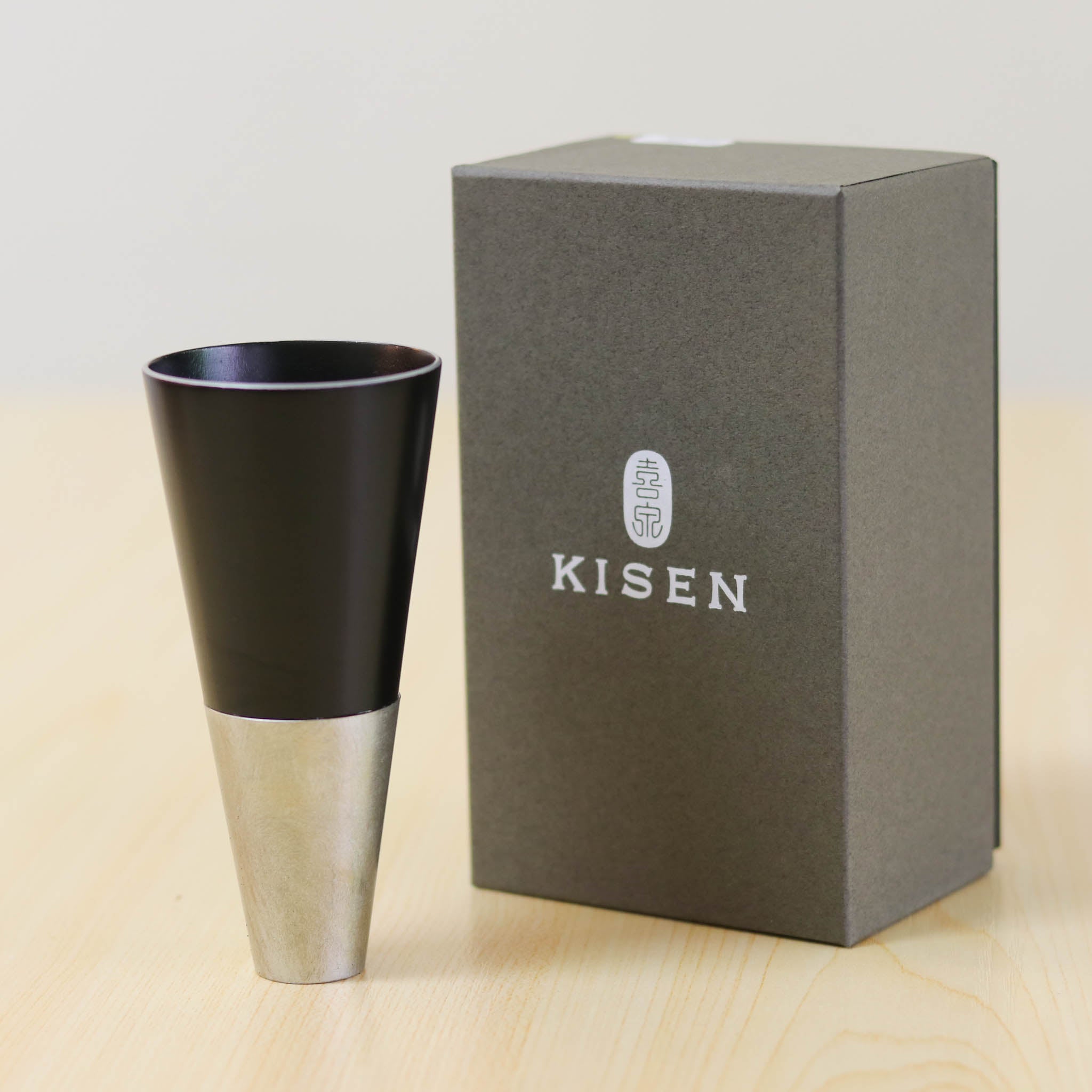 高岡銅器 山中漆器 ぐい呑み | HORN 黒漆 × ミスティシルバー | 喜泉