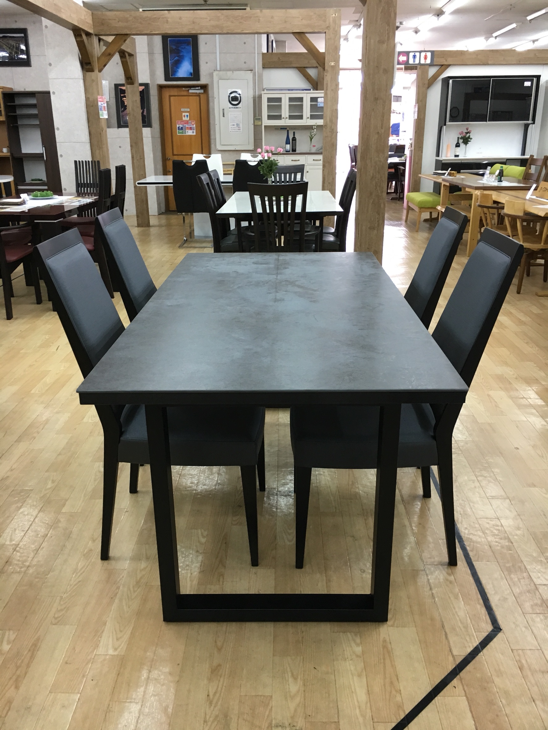 綾野製作所さんのセラミックテーブル【NEOTH】のご紹介です＼(^o