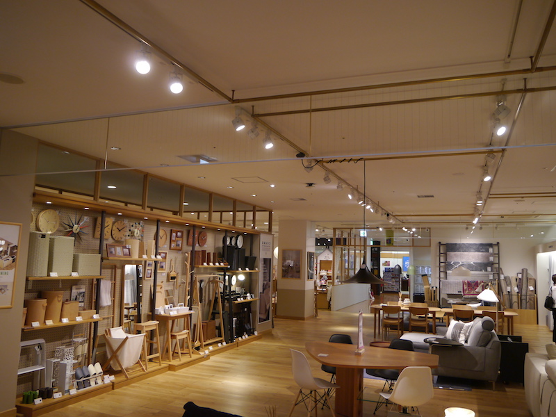 そこが知りたい家電の新技術】理想の店舗照明を作り出す、パナソニック