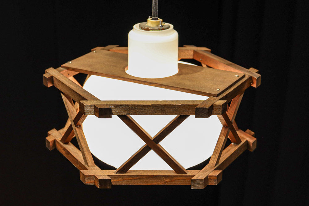 六角形の木枠が和モダンに飾る電笠 DC8159 – 古福庵 [ KOFUKUAN