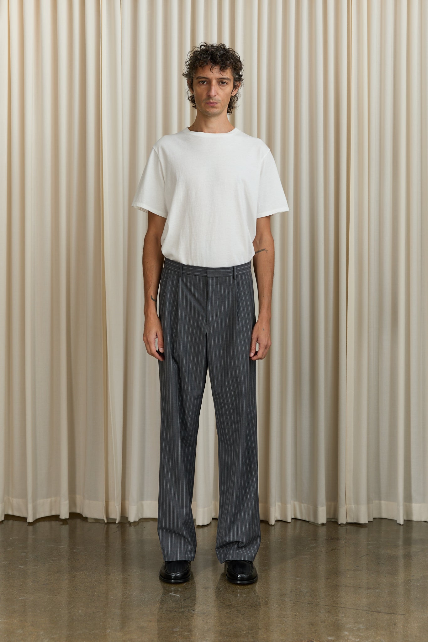 Wide Pleated Trouser in Grey – L'ENSEMBLE