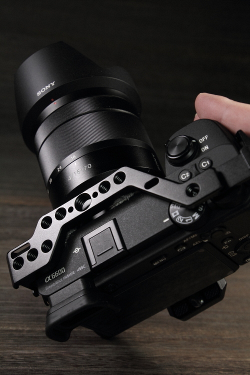 ぶらり、SmallrigのSONY α6600用ケージ［CCS2493］を着けてみた