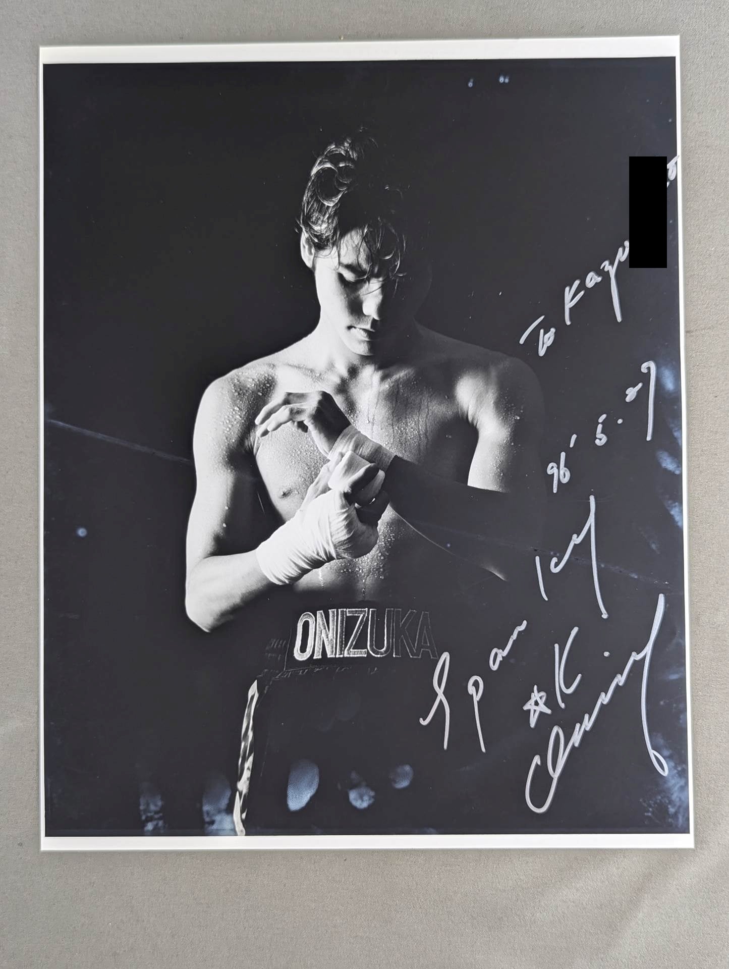 鬼塚勝也 直筆サイン入り 大判写真 – 闘道館