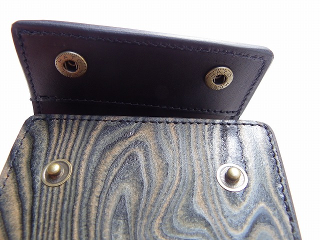 MAGNET-マグネット- 特許取得！スキモレザー使用の3つ折りコンパクト