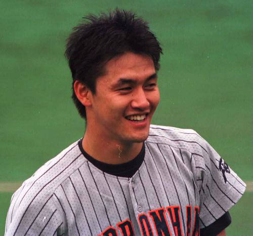 金子誠打撃コーチ｜侍ジャパンヘッドの経歴・現役時代・年俸は？