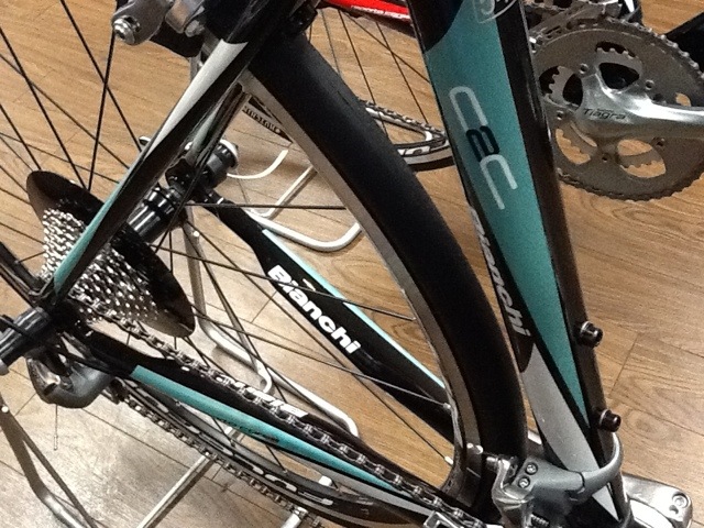 初心者向けのBianchi フルカーボンロードバイクVERTIGO Tiagraのご紹介