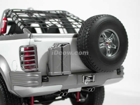 2000 Ford Expedition Himalaya diecast model car 1:18 scale by AUTOart