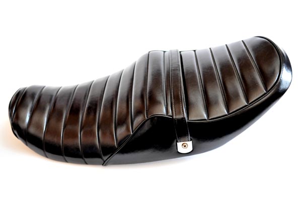 カワサキ ゼファー1100 前後アンコ抜き 防水タックロールシート加工