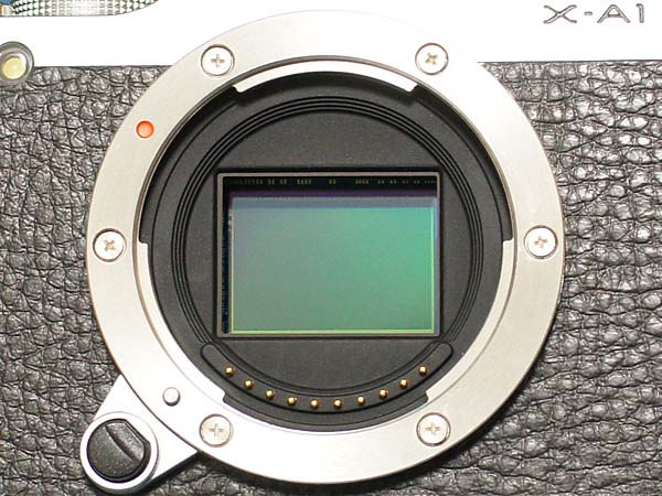 富士フイルム FUJIFILM X-A1の位置づけと概要 ローエンド・ミラーレス