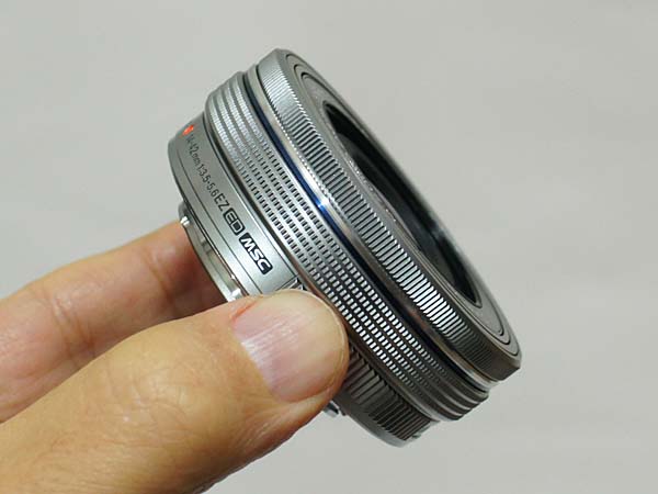 オリンパス M.ZUIKO DIGITAL ED 14-42mm F3.5-5.6 EZ 沈胴式コンパクト