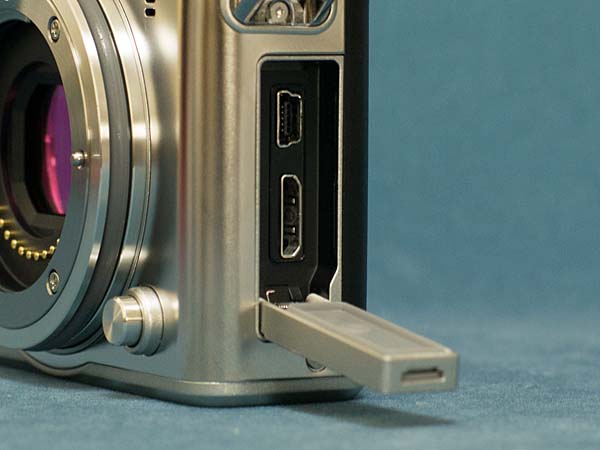 ニコン Nikon 1 AW1の外観をみる ミラーレスカメラ/monoxデジカメ比較