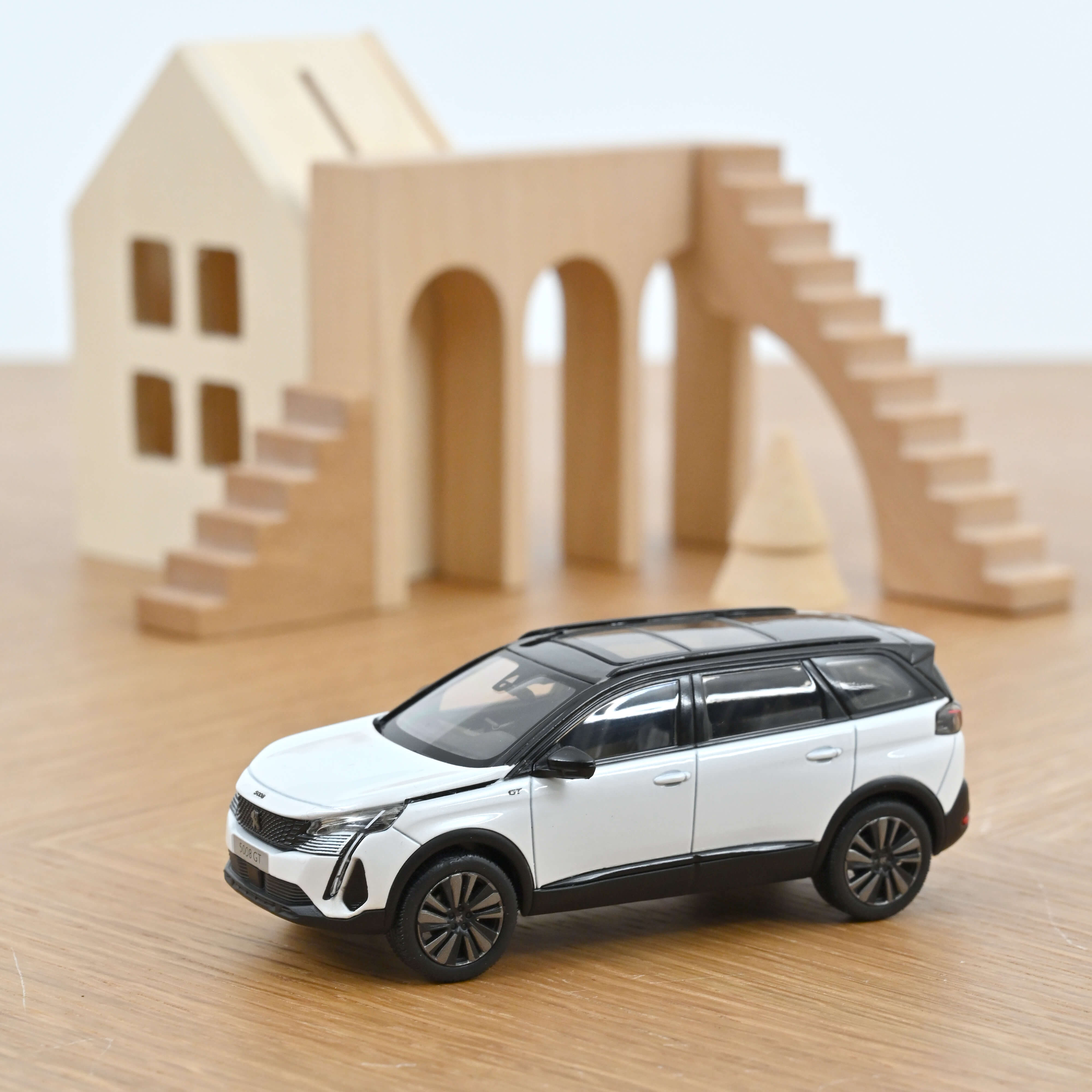 Peugeot 5008 GT Black Pack Pearly White 2020 1:43 – Norev