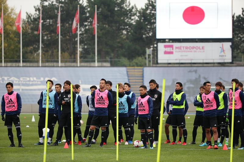 日本代表】4色のビブスがブラジル戦の11人を示唆!? 原口、槙野が