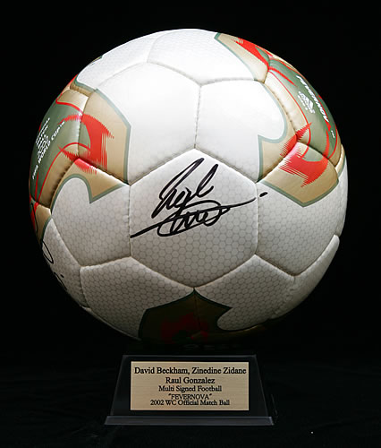 2002 ワールドカップ出場3スーパースターマルチサイン入りサッカーボール