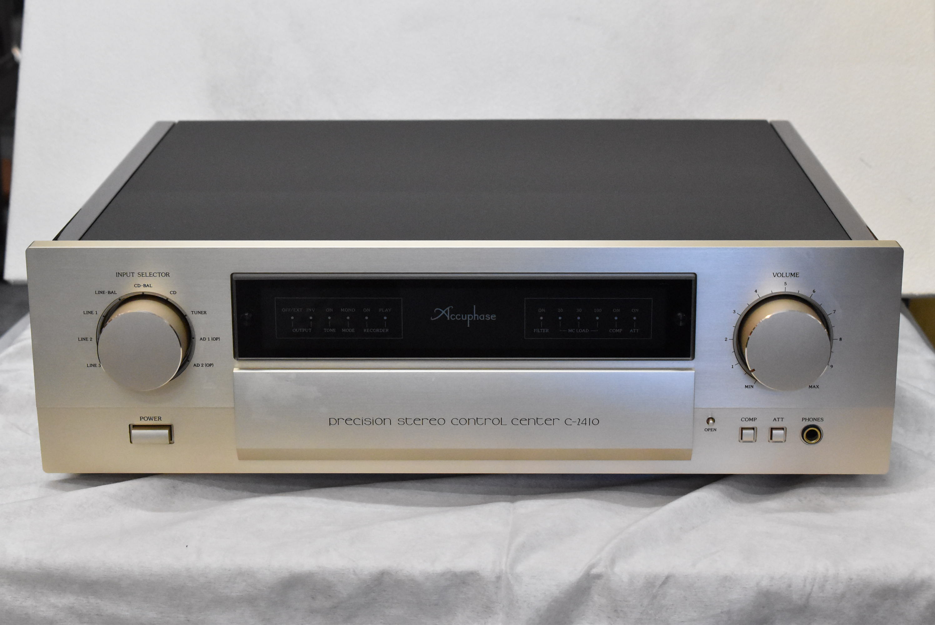 Accuphase C-2410 | 中古商品紹介 | すみやサウンドギャラリー
