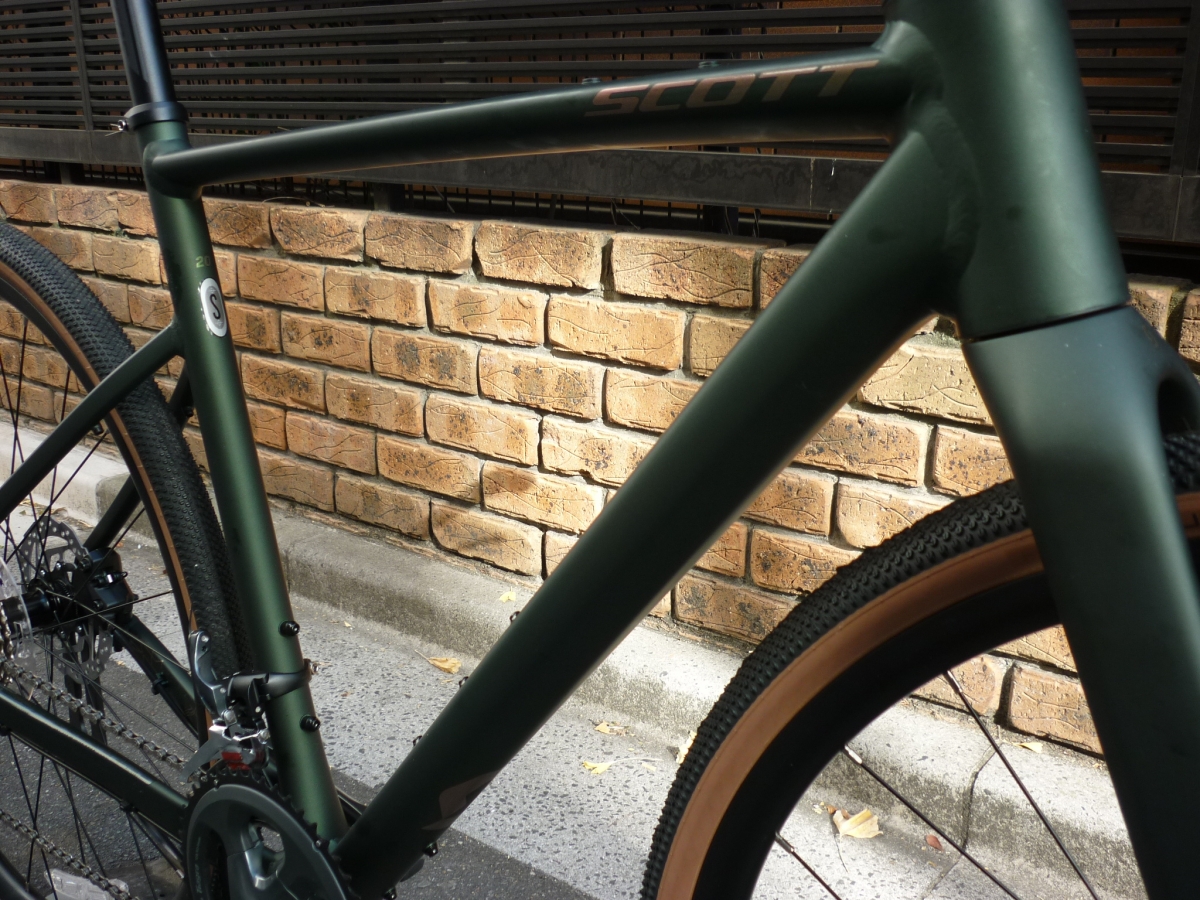 SCOTT】ケーブル内装式フラットバーロード「METRIX 20」走破性の高さが