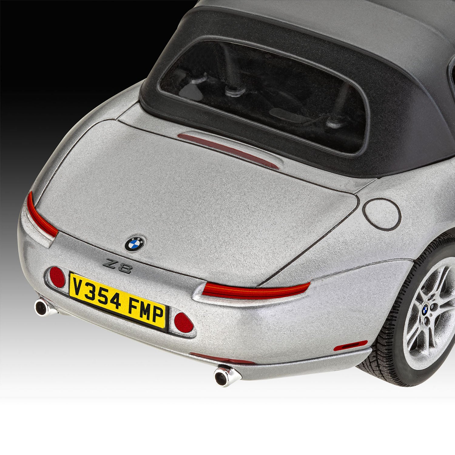 James Bond BMW Z8 Model Kit The World Is Not Enough Revell | 007Store