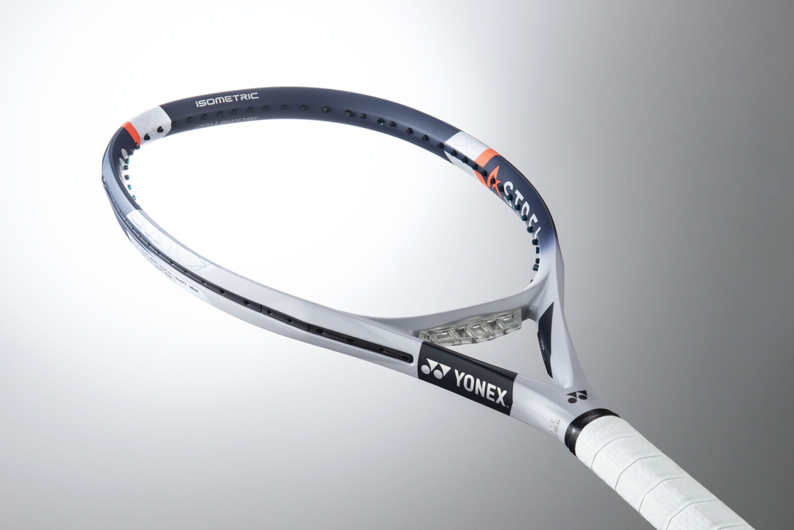 低速スイングでも飛びと上質な打球感を両立したラケット。 新「ASTREL