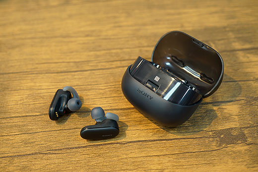 ワイヤレスイヤホン「WF-SP900」に楽曲プリインストールサービス