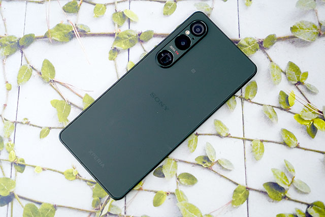 納期情報】Xperia 10 VIIのチャコールブラックとホワイトが入荷次第