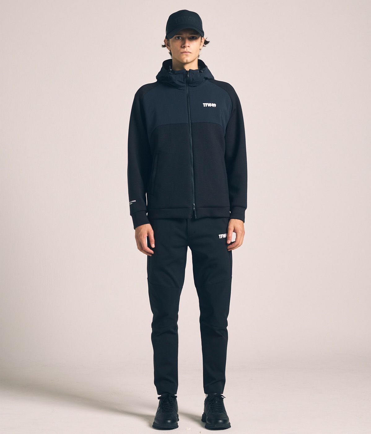 CARDBOARD MATERIAL FULL ZIP HOODIE | TFW49（ティーエフダブリュー