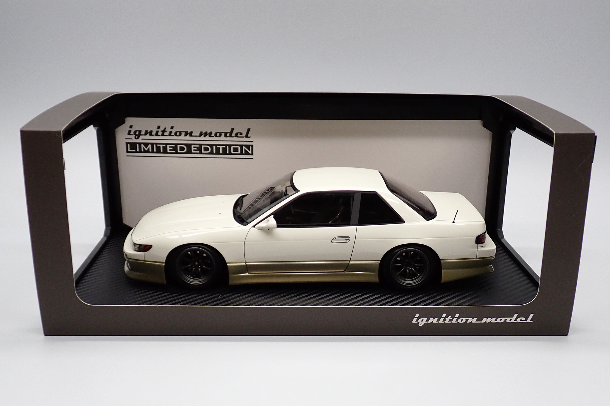 イグニッションモデル 1／18スケール VERTEX S13 SILVIA