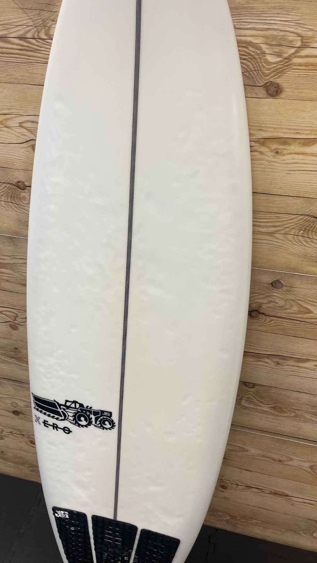 Surf Used Shortboards: JS Industries Xero 5'7