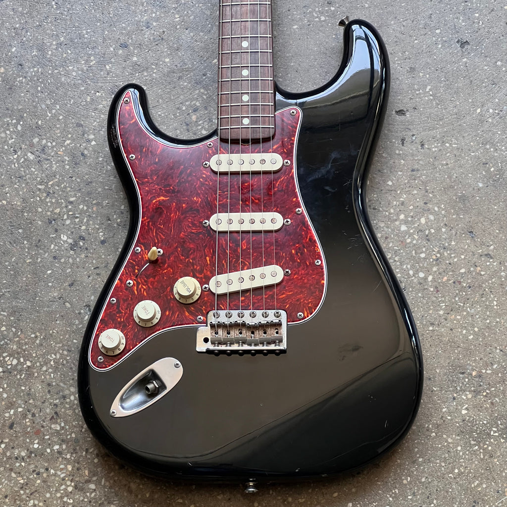 1/5まで割引☆fenderストラト マルチレイヤー 黒／赤 AVRI アメビン 1