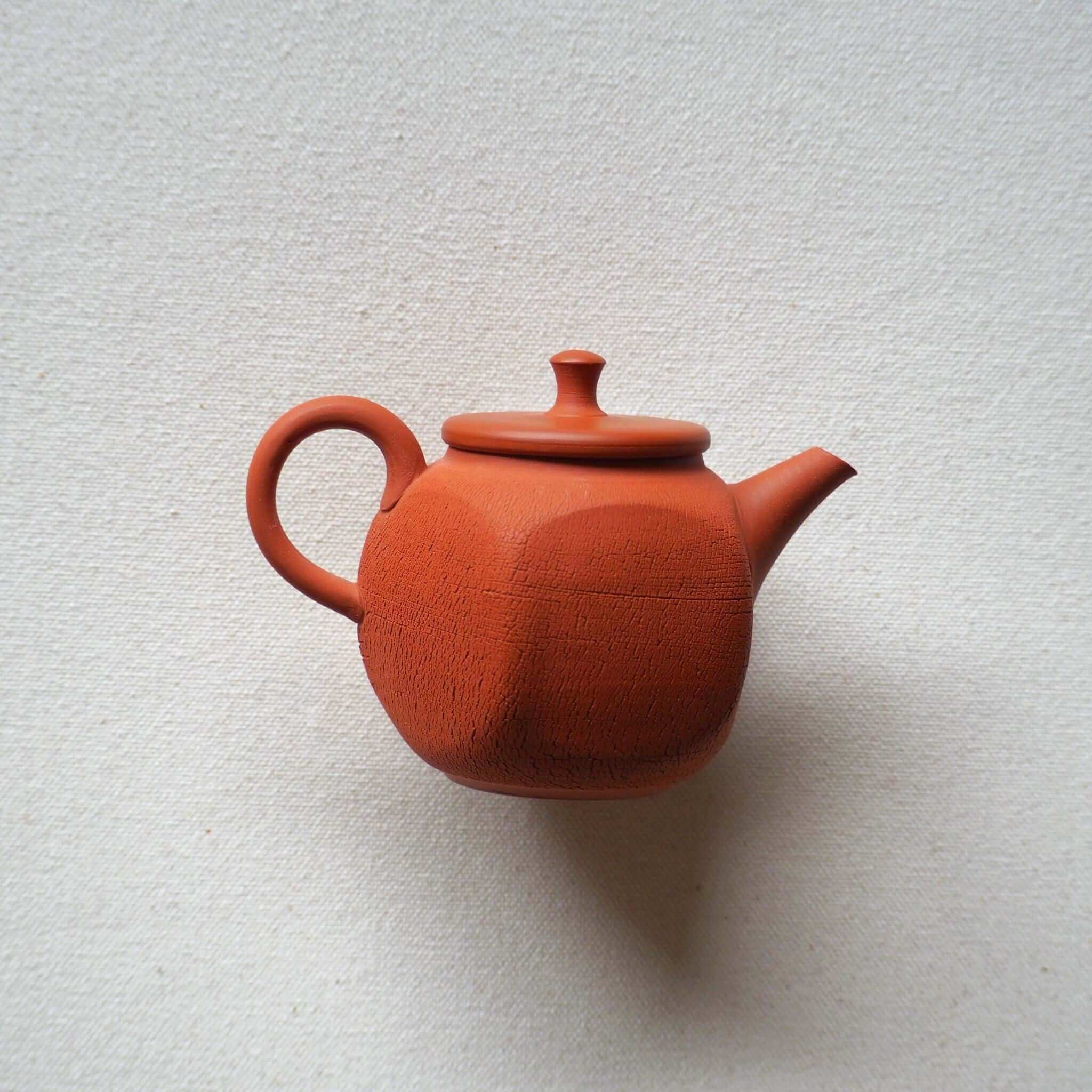 常滑焼 甚秋陶苑(伊藤成二)作 朱泥嵐絞り茶壺 [東山堂煎茶器店