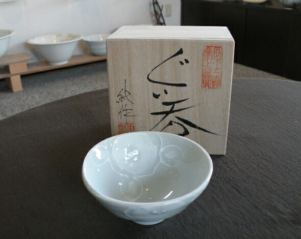 楽天市場】【砥部焼】イッチン 椿ぐいのみ 木箱入り【陶彩窯】花柄