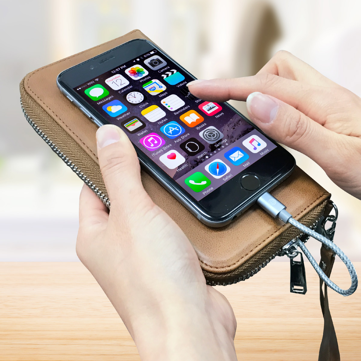 楽天市場】モバイルバッテリーケース【ストラップ付】モバイル