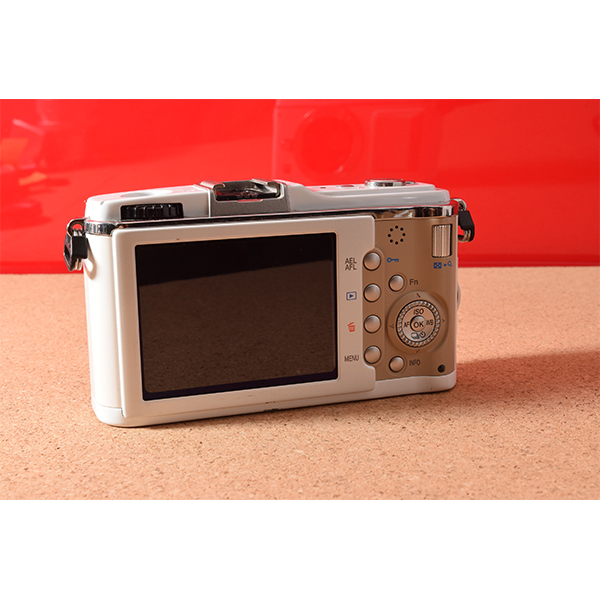 初心者用の一眼レフカメラ専門館TSS / OLYMPUS オリンパス PEN E-P1!