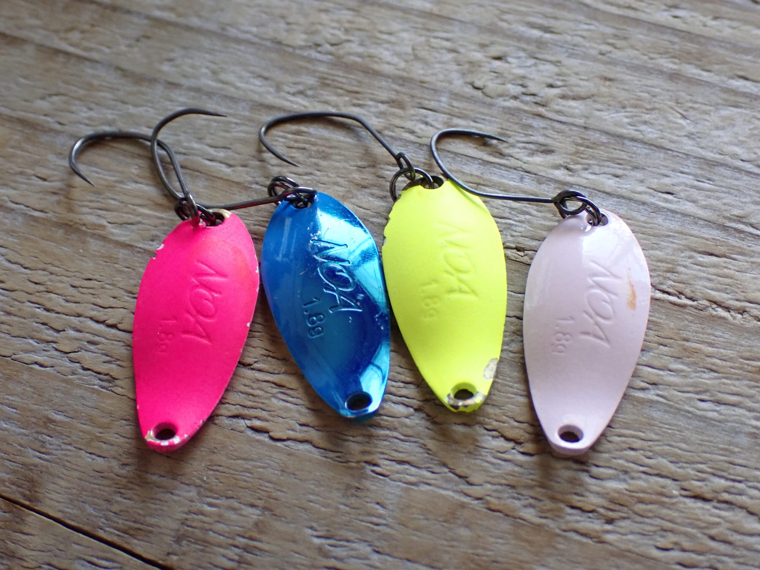 エリアトラウト】冬の鉄板カラー“蛍光ピンク”が効く理由 | 釣り