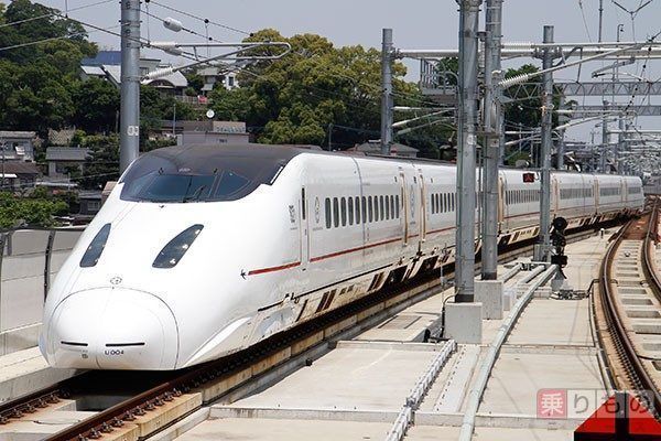 九州新幹線「800系」どんな車両？ 「つばめ」「さくら」を引き立てる