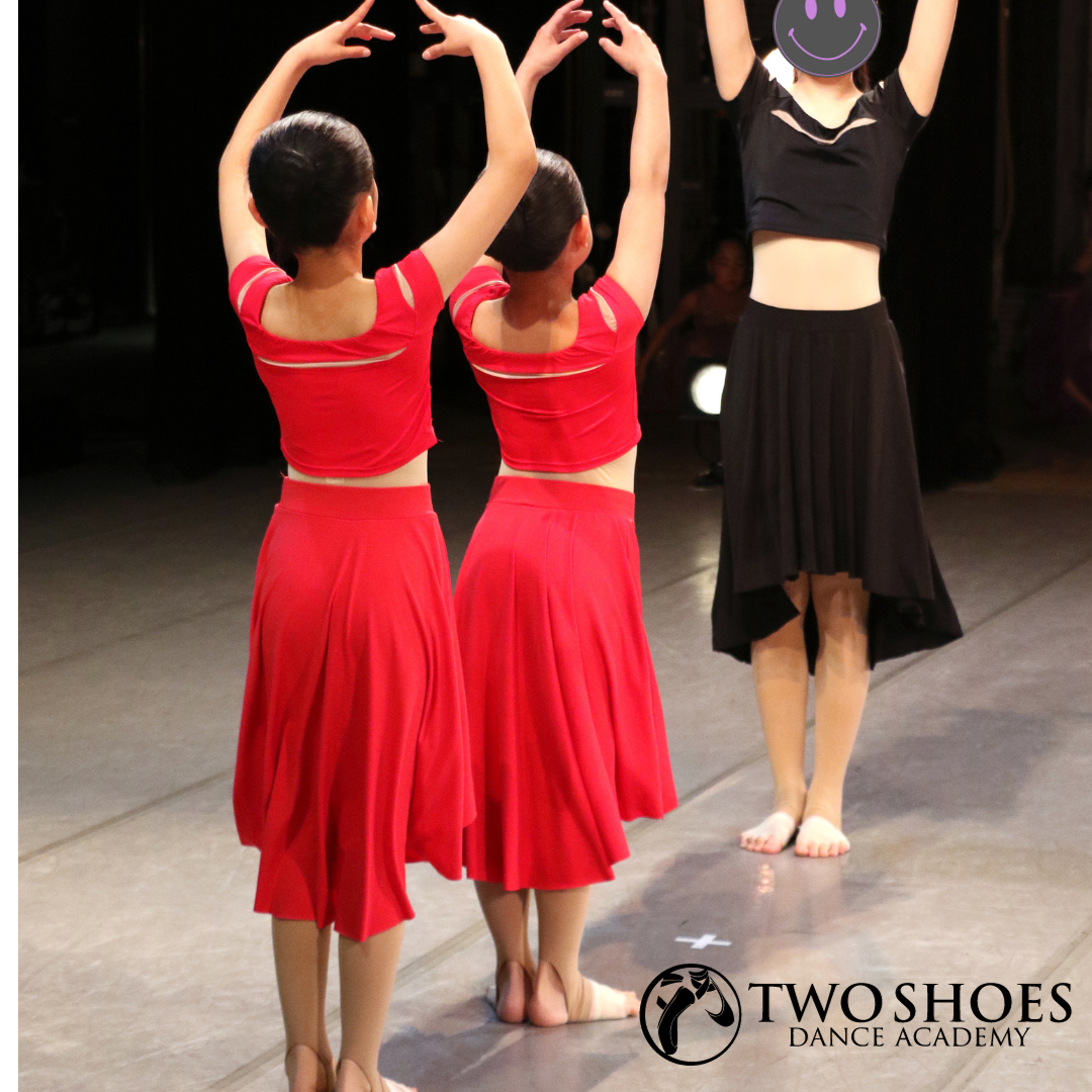 15ー2〛スカート フレア 前上がり （レッド）｜Two Shoes Dance