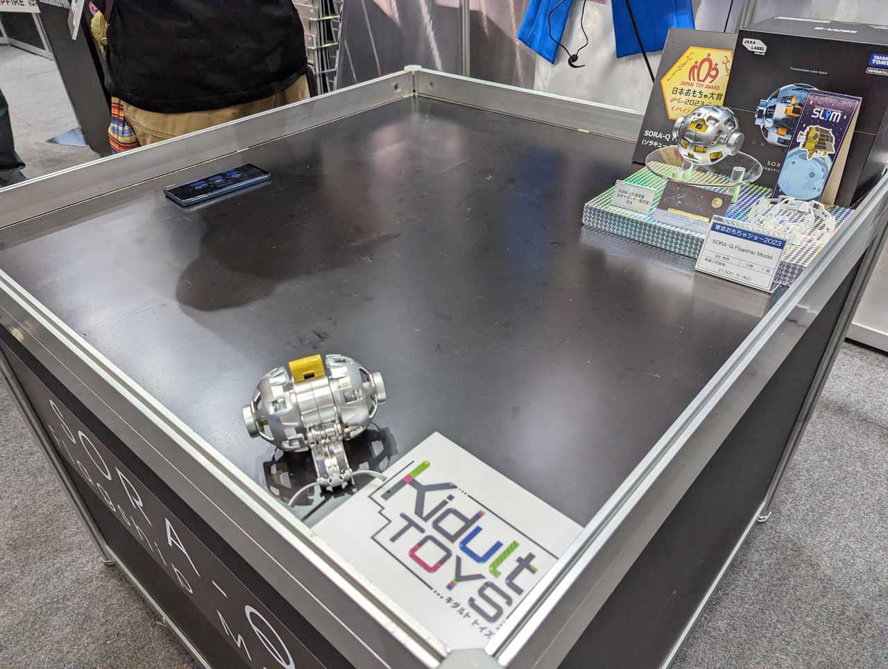 【限定】SORA-Q Flagship Model 宇宙兄弟Edition Amazon.co.jp: タカラトミー（TAKARA TOMY）SORA-Q Flagship Model