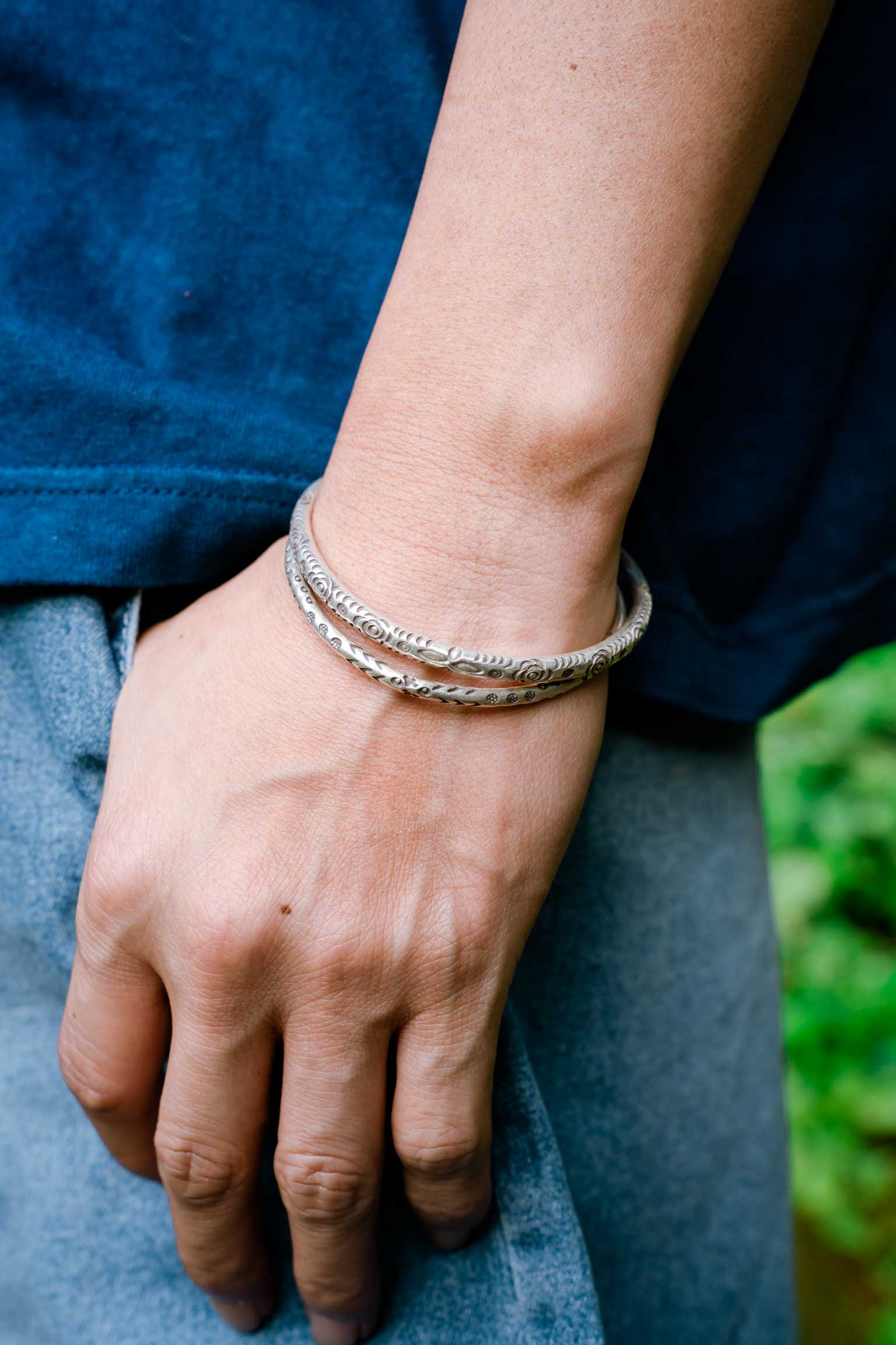 タイ北部の山岳に暮らすカレン族が制作したカレンシルバーバングル3