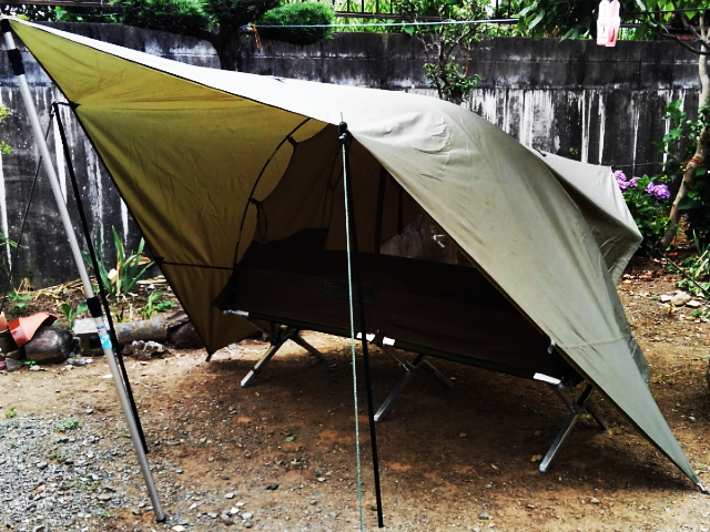 夏の雨のアウトドア イギリス軍コット用蚊帳テントと米軍コット - 宮殿F+