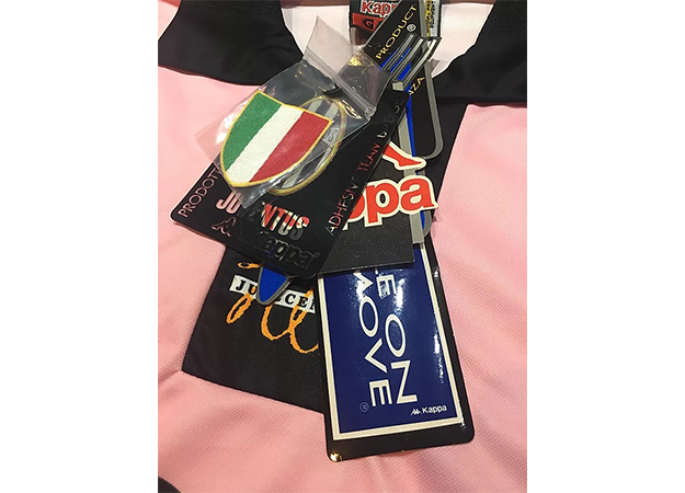 創設当時のピンクを採用したユベントス100周年記念ユニフォーム