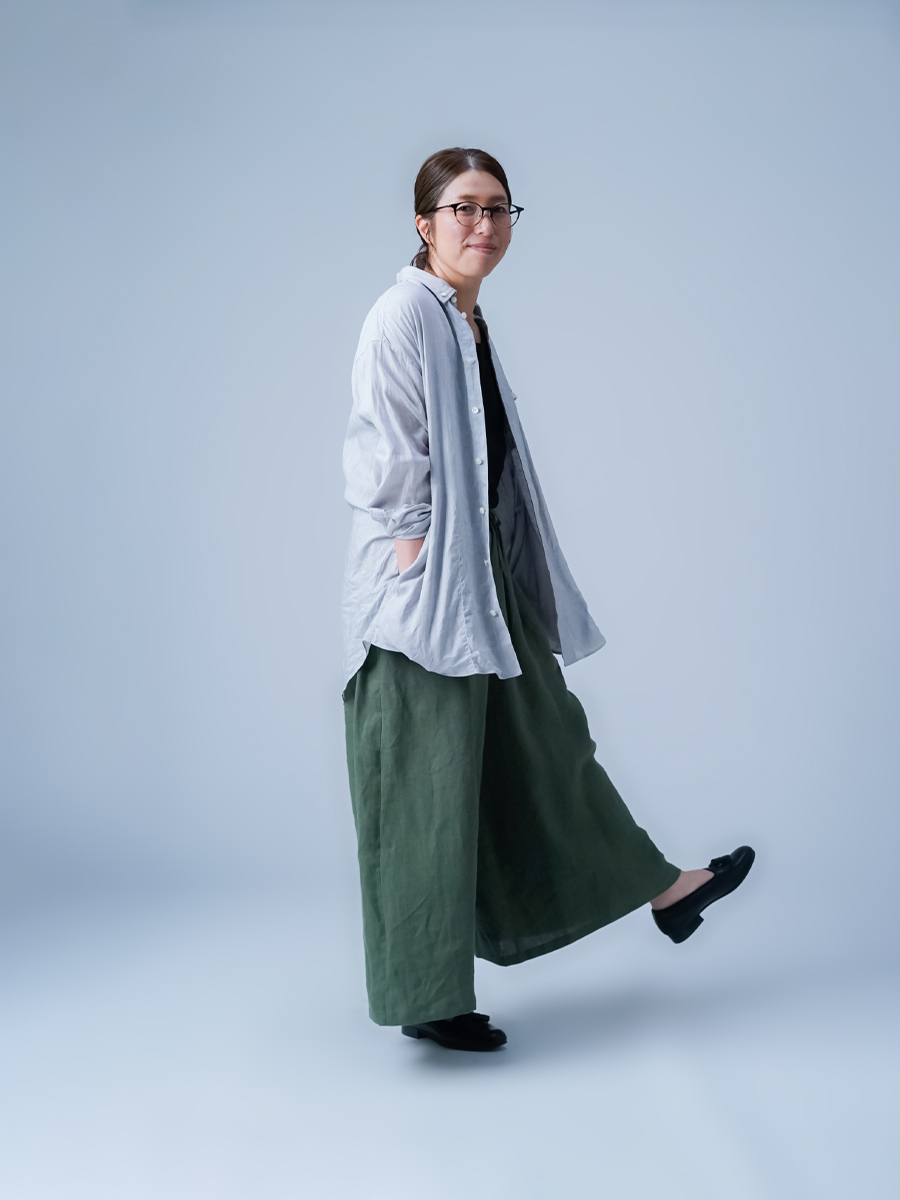 リネンシャツ】ついつい手を入れたくなる ポケット付き シャンブレー